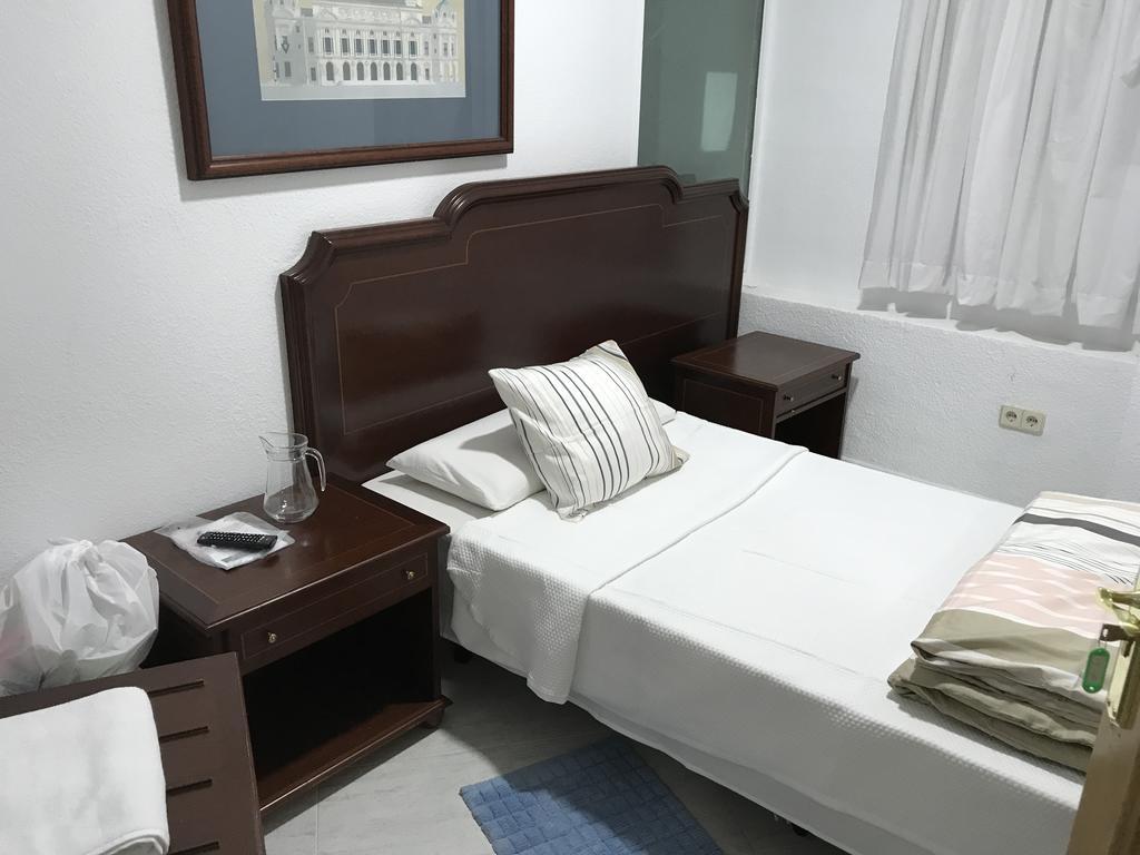 Hostal Lavapies มาดริด ภายนอก รูปภาพ