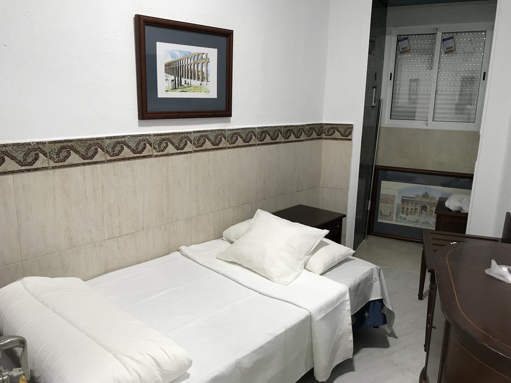 Hostal Lavapies มาดริด ภายนอก รูปภาพ