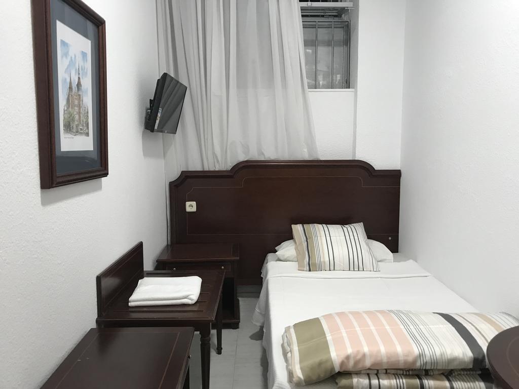 Hostal Lavapies มาดริด ภายนอก รูปภาพ