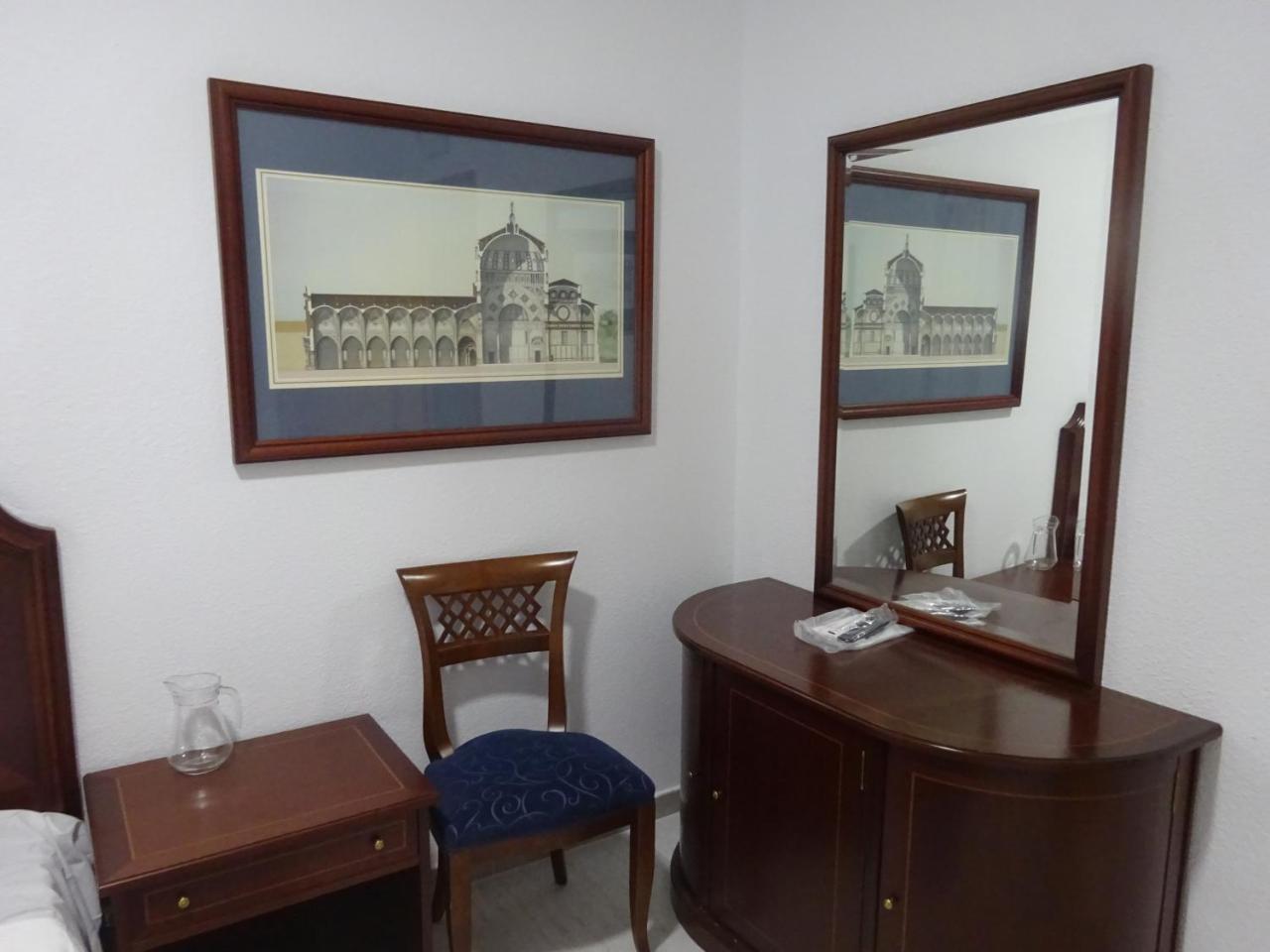Hostal Lavapies มาดริด ภายนอก รูปภาพ
