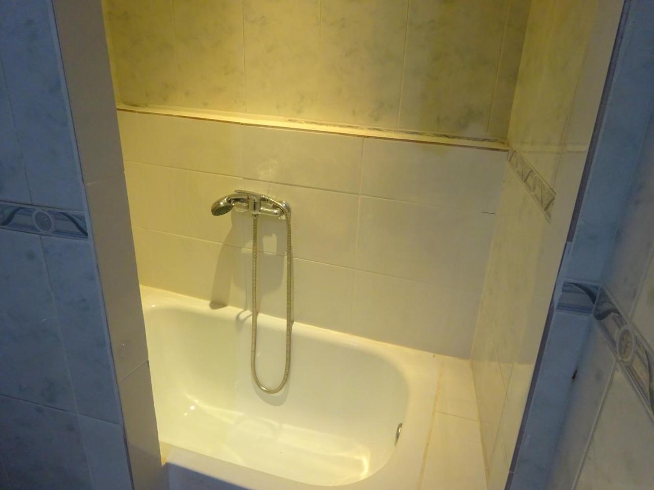Hostal Lavapies มาดริด ภายนอก รูปภาพ