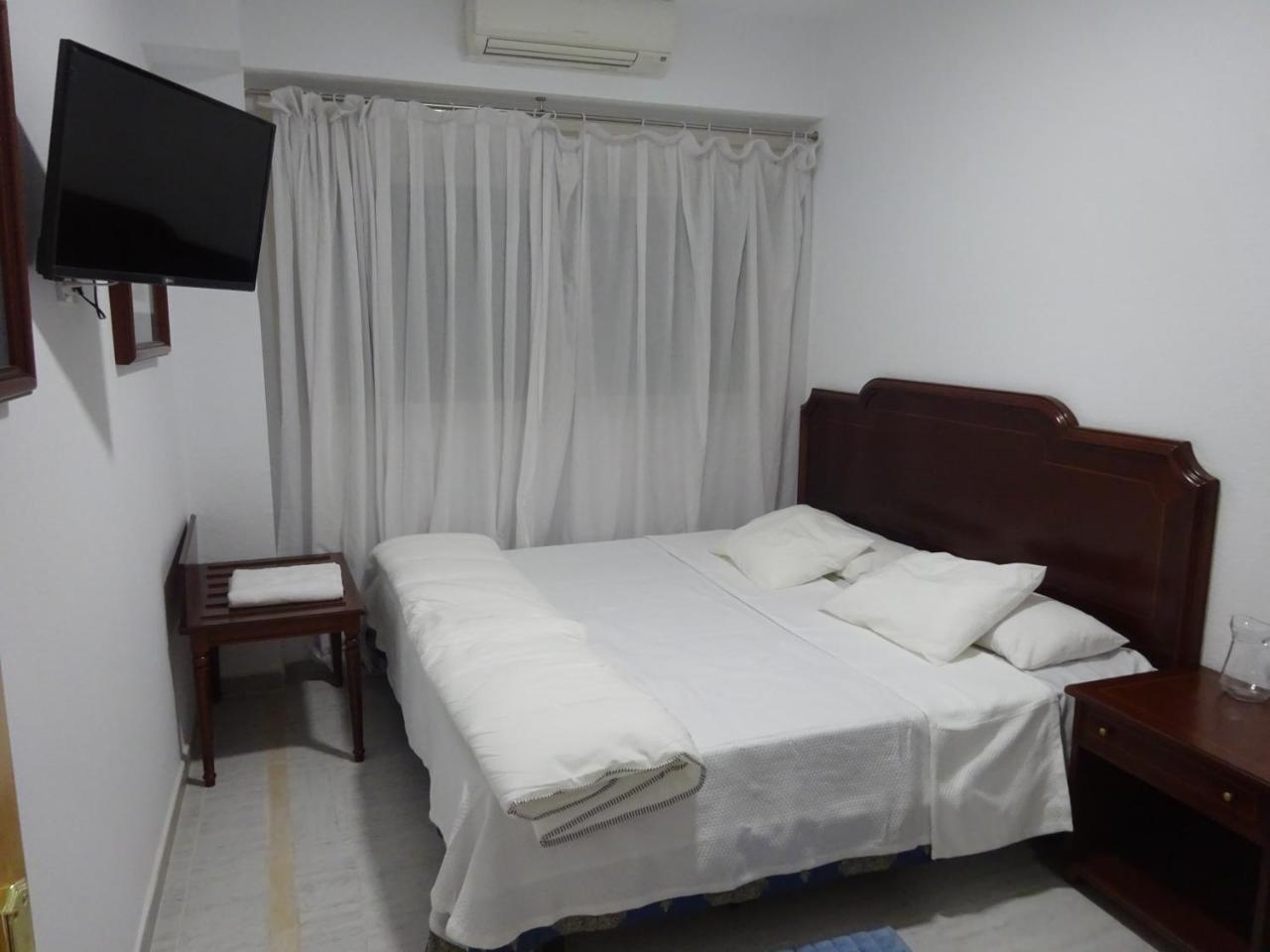 Hostal Lavapies มาดริด ภายนอก รูปภาพ